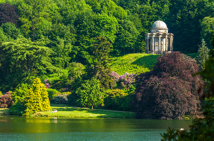 A Stourhead 6936 Temple of Apollo Britain Express